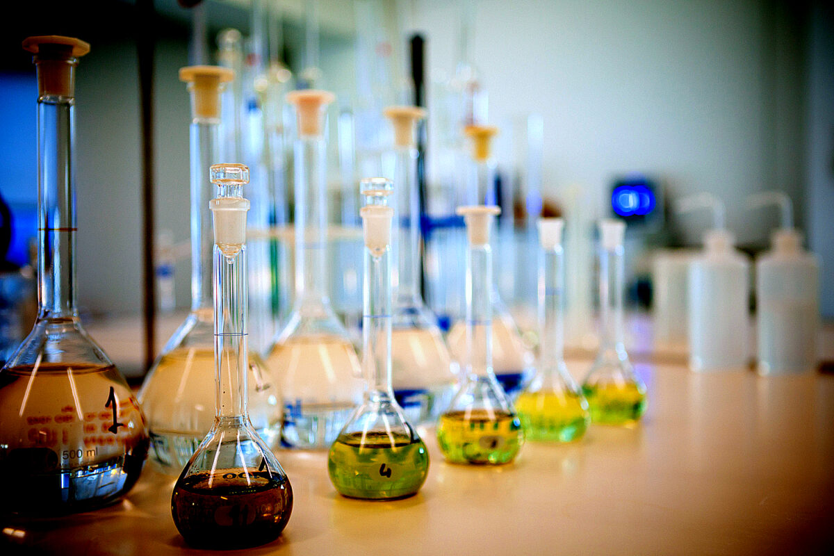 Czujesz chemię do chemii? Dzień Chemika na WTiICh PBŚ to coś dla Ciebie! 1 Chemia
