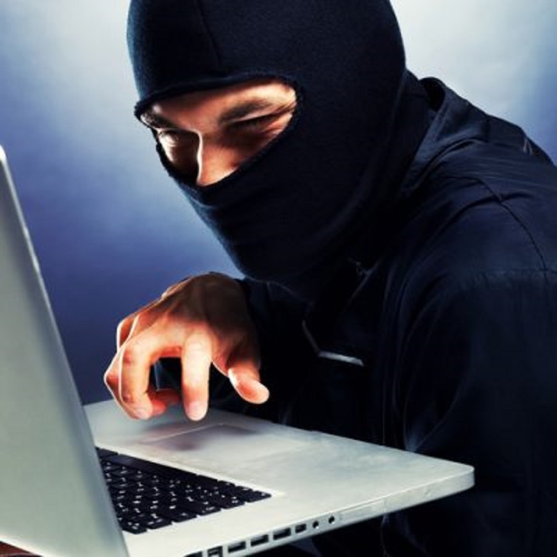 71-latek stracił ponad ćwierć miliona. Został oszukany przez internet! 1 Oszust