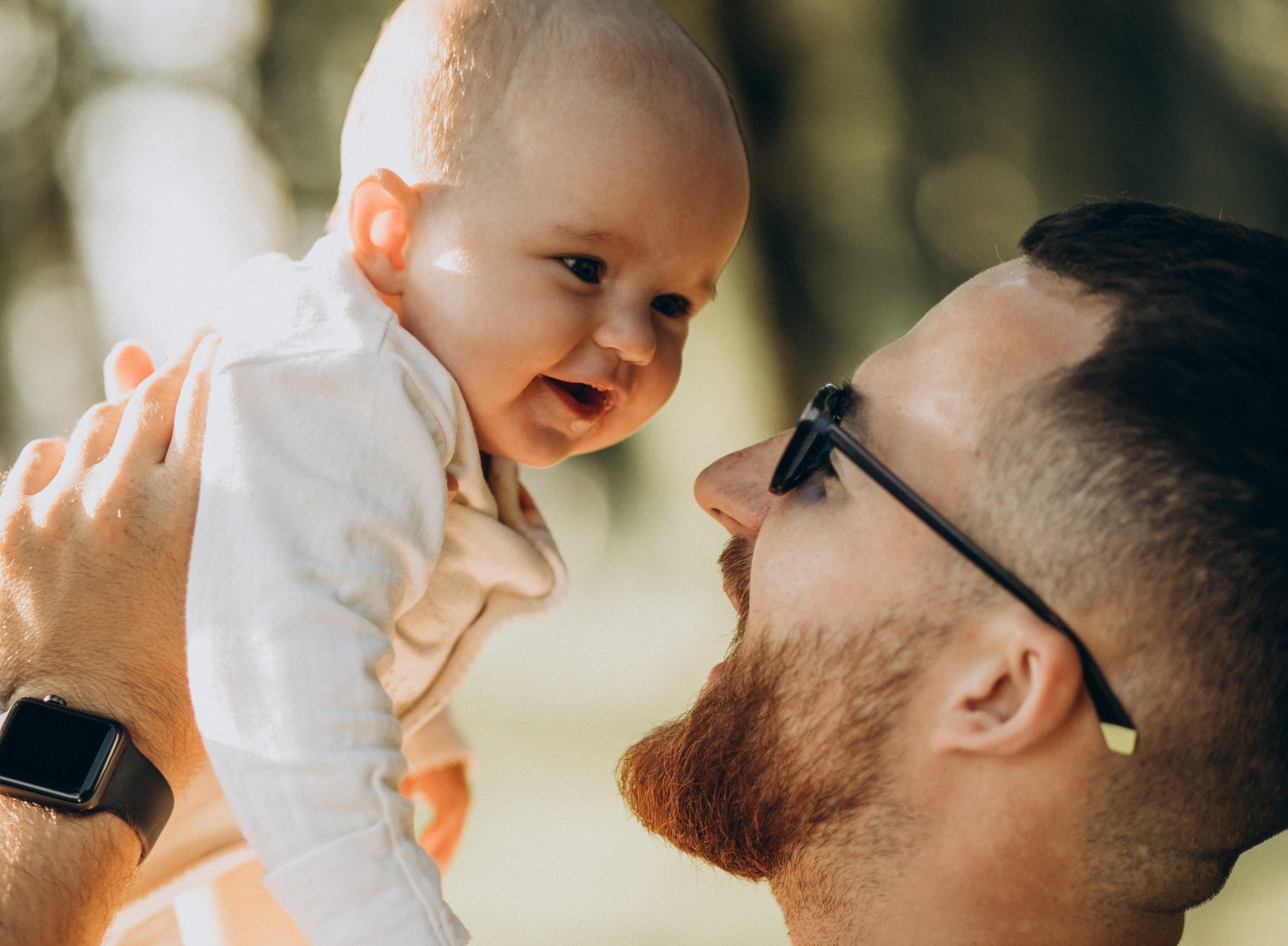 Rekordowy wzrost ojców na urlopie rodzicielskim. Efekty dyrektywy work-life balance coraz bardziej widoczne 1 urlop tacierzyński