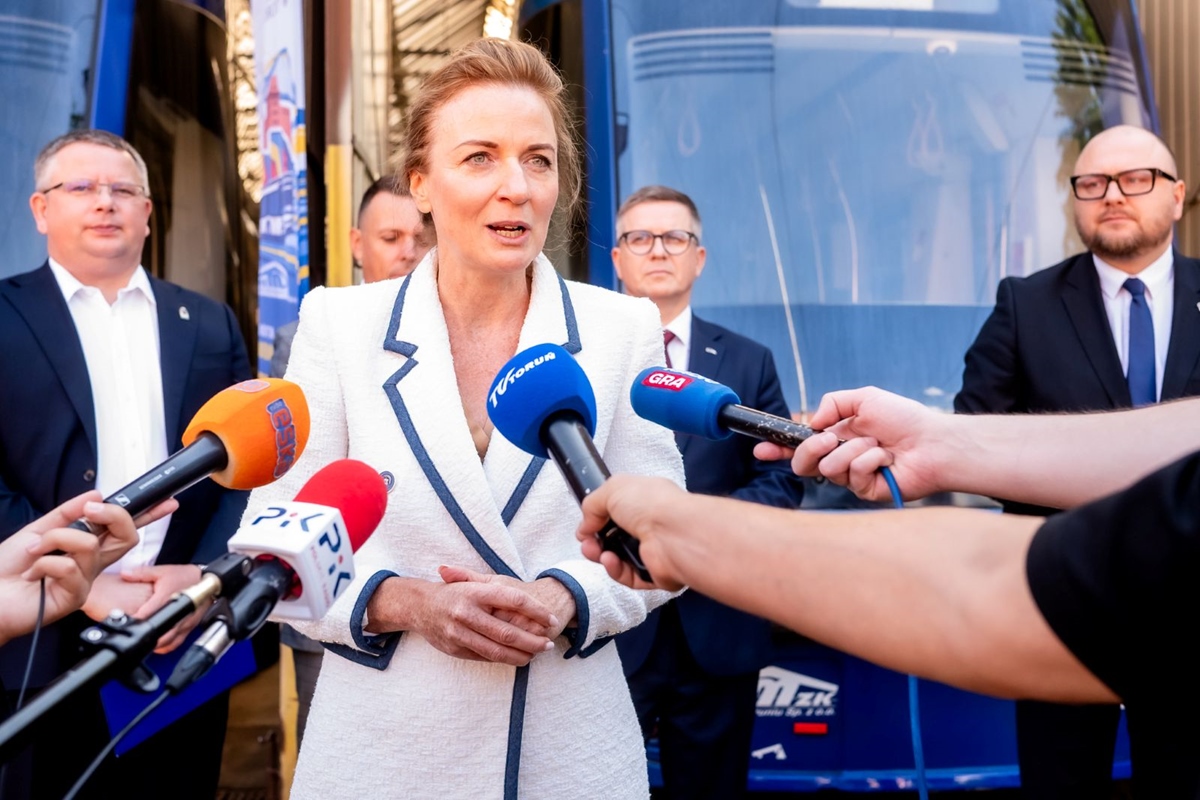 Tramwaje dla Torunia i pociągi dla Łódzkiego. PESA znów udowadnia swoją siłę! 3 2026 07 22 BRIEFING MZK 4 TRAMWAJE 009 Copy