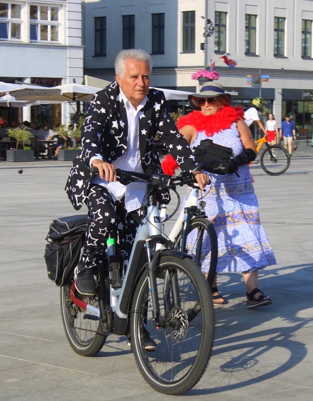 Elegancja na dwóch kółkach opanowała Bydgoszcz. Rowerowa Masa Krytyczna uczciła 20-lecie istnienia 3 IMG 1347 Copy