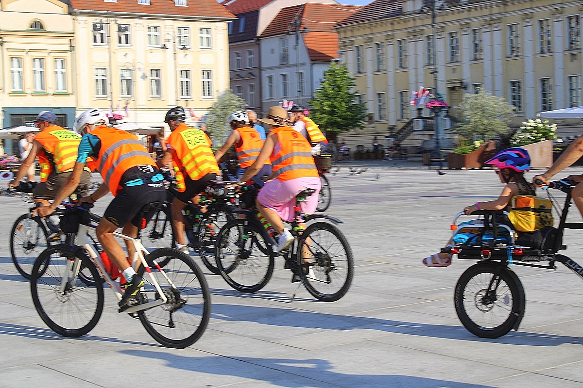 Elegancja na dwóch kółkach opanowała Bydgoszcz. Rowerowa Masa Krytyczna uczciła 20-lecie istnienia 15 IMG 1364 Copy