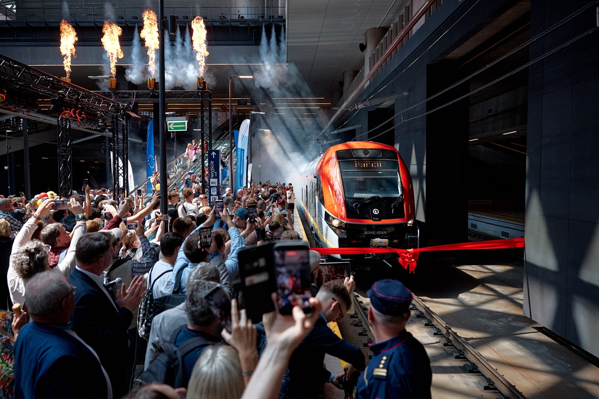 Tramwaje dla Torunia i pociągi dla Łódzkiego. PESA znów udowadnia swoją siłę! 2 TR63796net Copy