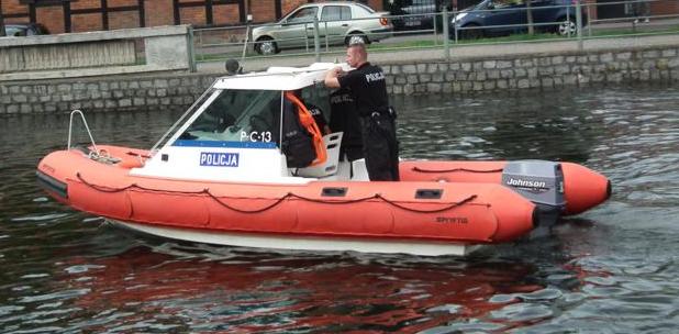 policjant na lodce
