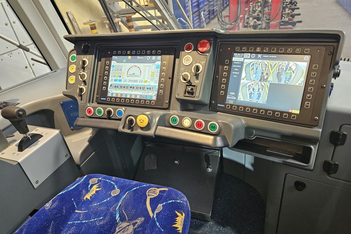 Tramwaje dla Torunia i pociągi dla Łódzkiego. PESA znów udowadnia swoją siłę! 7 srodek swing Copy