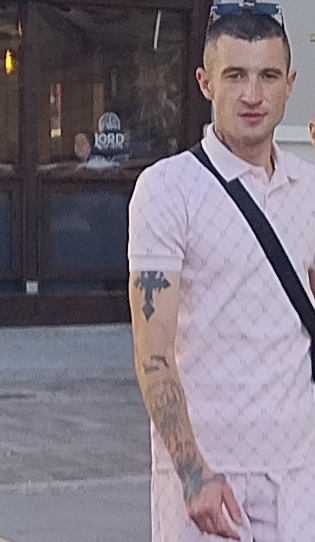 Kto to jest? Kto rozpoznaje tego mężczyznę? 2 Kto to